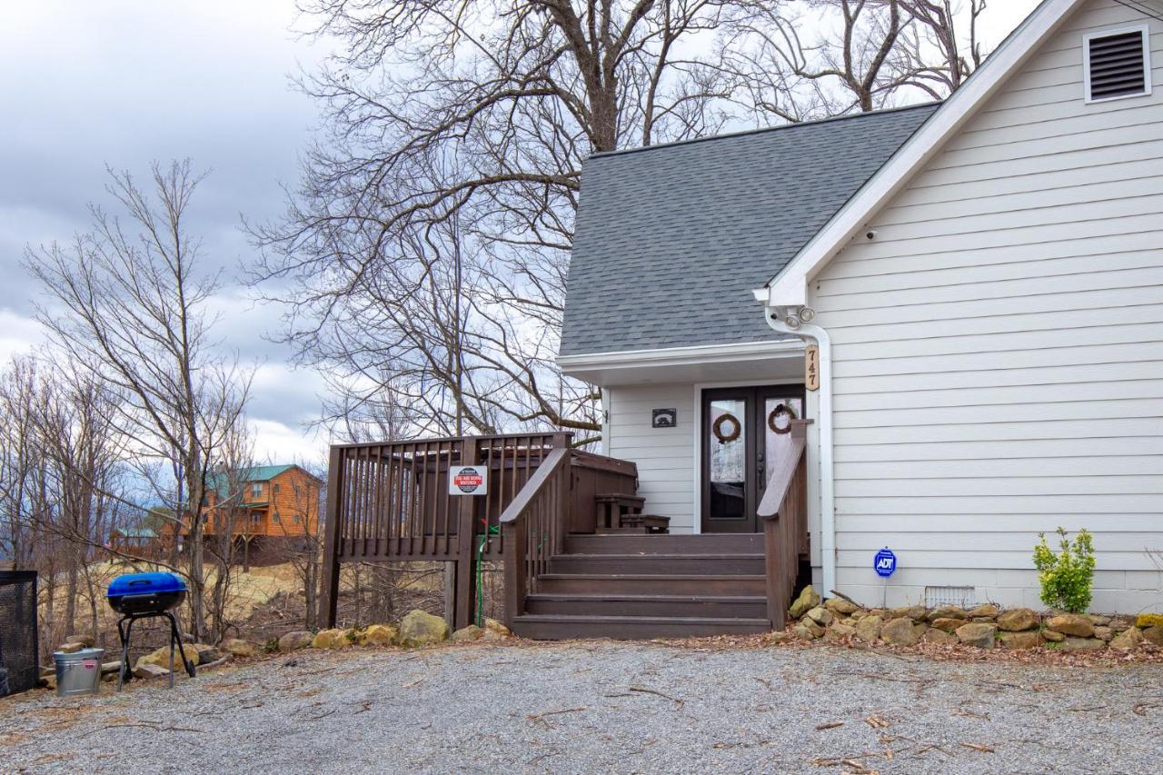 Kickback Kabin, 3 Bedrooms, Deck, Hot Tub, Pool Access, Sleeps 6 Gatlinburg Exterior foto